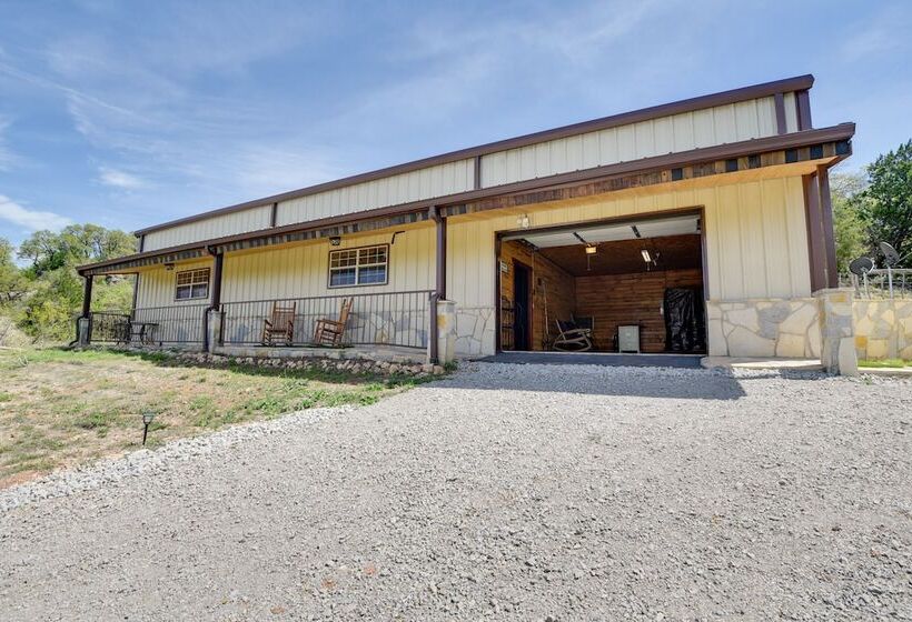 Early Cabin W/ Deck ~ 20 Mi To Lake Brownwood!