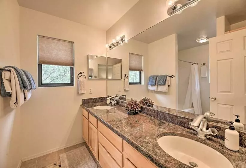 Elk Haven Show Low Cabin W/ Deck & Pool Table!