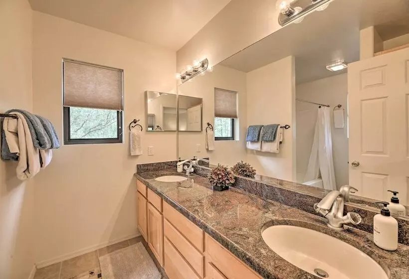 Elk Haven Show Low Cabin W/ Deck & Pool Table!