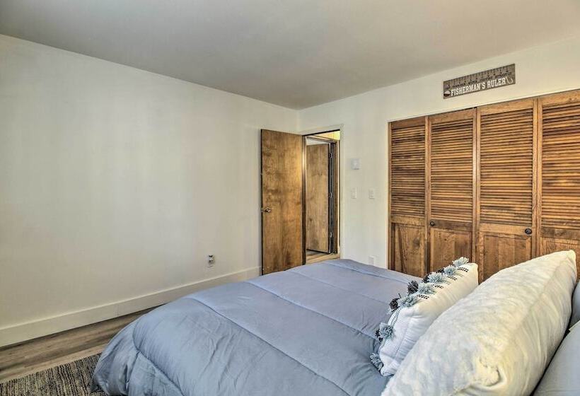 Near Hiking & Golfing: Pinetop Cabin W/ Deck