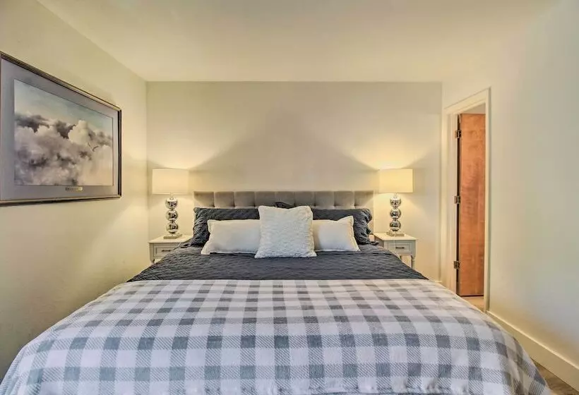 Near Hiking & Golfing: Pinetop Cabin W/ Deck