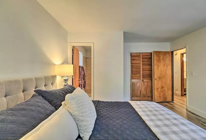 Near Hiking & Golfing: Pinetop Cabin W/ Deck