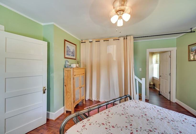 Grandma S Farm House  On 125 Acres W/ Fire Pit!