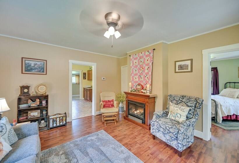 Grandma S Farm House  On 125 Acres W/ Fire Pit!