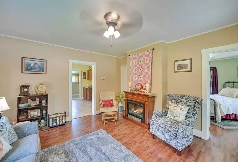 Grandma S Farm House  On 125 Acres W/ Fire Pit!