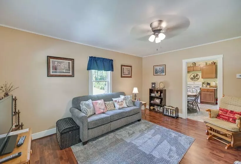 Grandma S Farm House  On 125 Acres W/ Fire Pit!