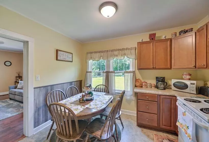 Grandma S Farm House  On 125 Acres W/ Fire Pit!