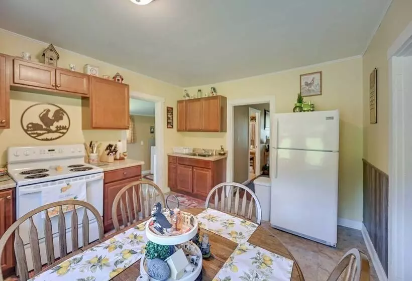 Grandma S Farm House  On 125 Acres W/ Fire Pit!