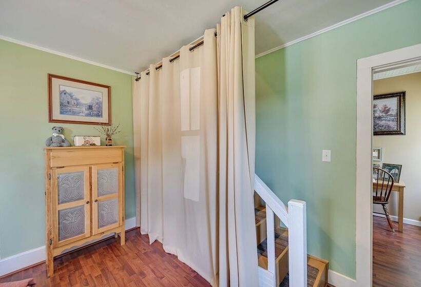 Grandma S Farm House  On 125 Acres W/ Fire Pit!