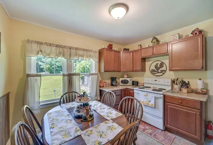 Grandma S Farm House  On 125 Acres W/ Fire Pit!