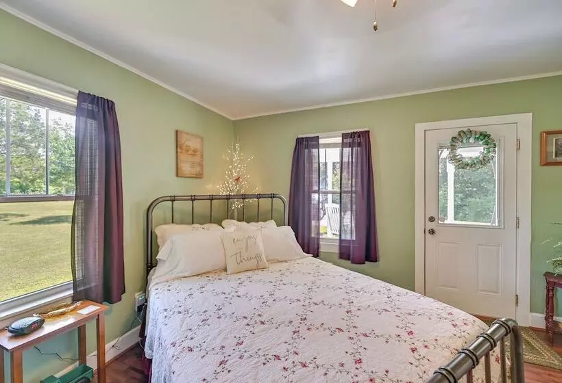 Grandma S Farm House  On 125 Acres W/ Fire Pit!