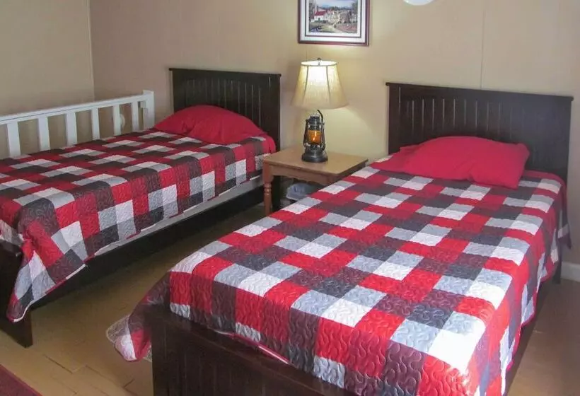 Grandma S Farm House  On 125 Acres W/ Fire Pit!