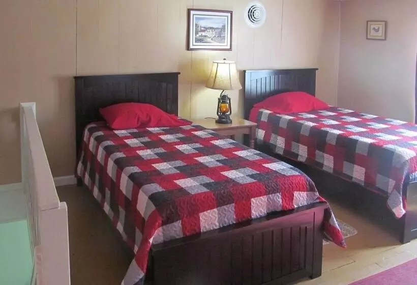 Grandma S Farm House  On 125 Acres W/ Fire Pit!