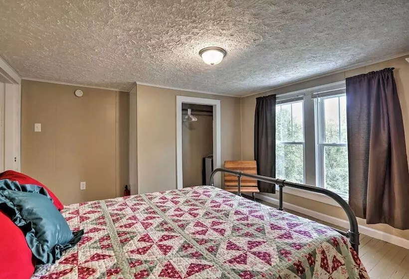 Grandma S Farm House  On 125 Acres W/ Fire Pit!