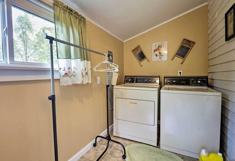 Grandma S Farm House  On 125 Acres W/ Fire Pit!