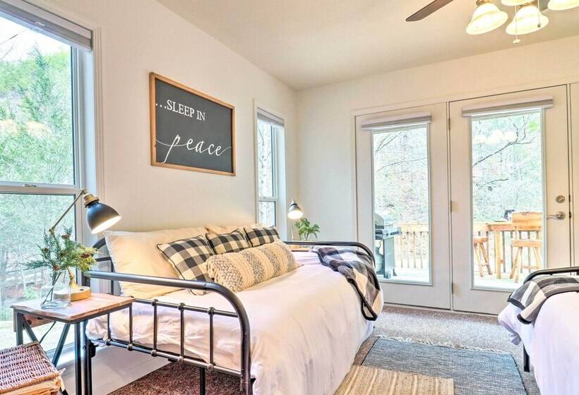 Idyllic Creekside Bryson City Gem W/ Hot Tub!