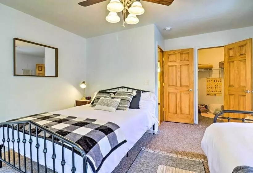 Idyllic Creekside Bryson City Gem W/ Hot Tub!