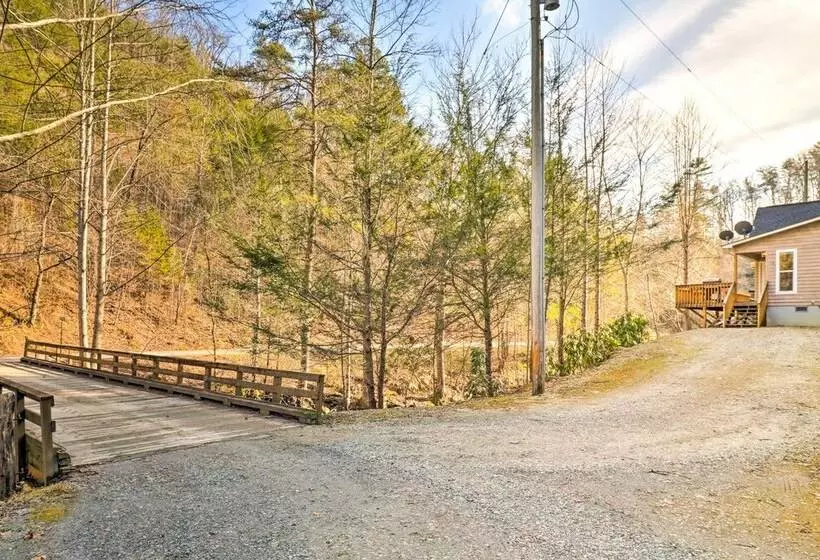 Idyllic Creekside Bryson City Gem W/ Hot Tub!