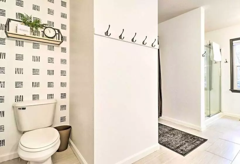 Idyllic Creekside Bryson City Gem W/ Hot Tub!