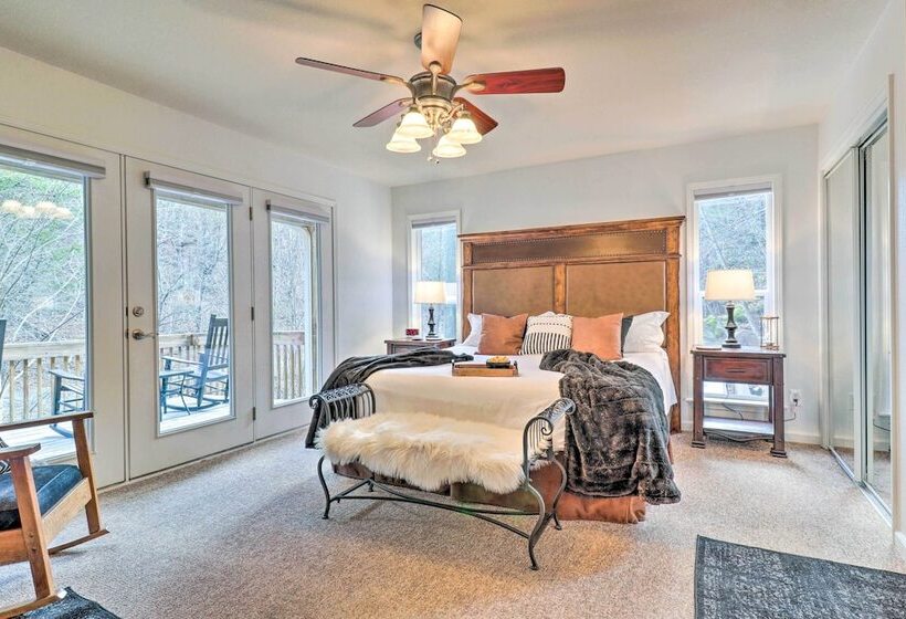 Idyllic Creekside Bryson City Gem W/ Hot Tub!