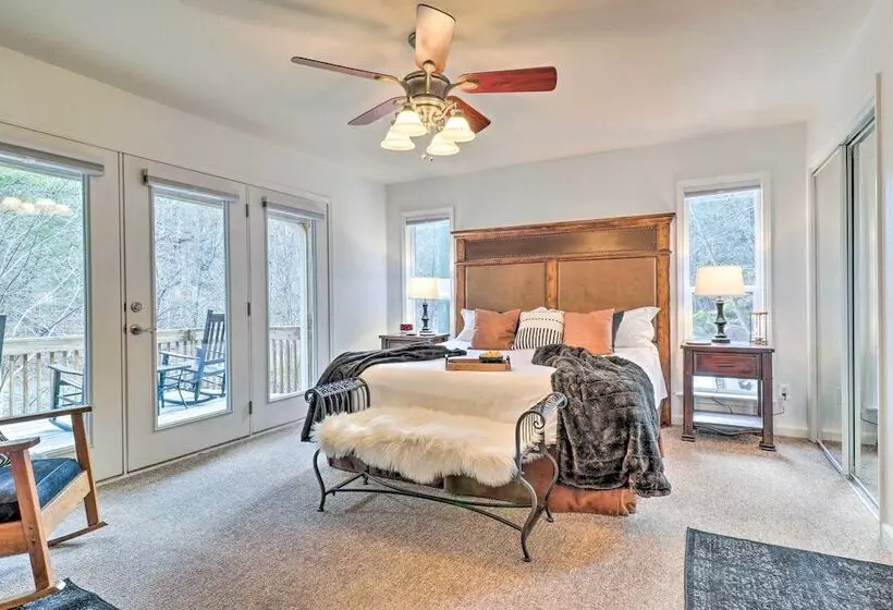 Idyllic Creekside Bryson City Gem W/ Hot Tub!