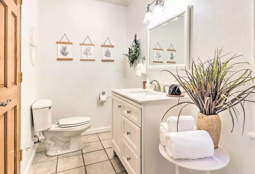 Idyllic Creekside Bryson City Gem W/ Hot Tub!