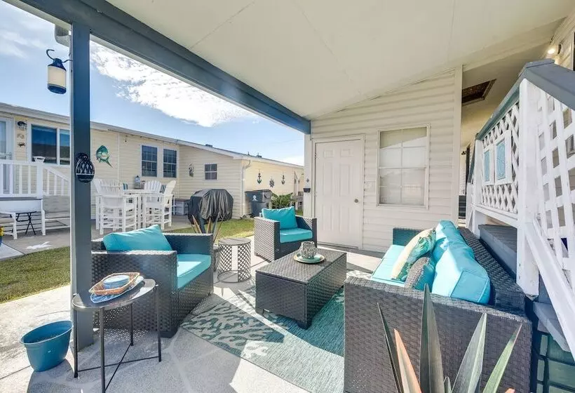 Deck & Pool Access: Myrtle Beach Getaway