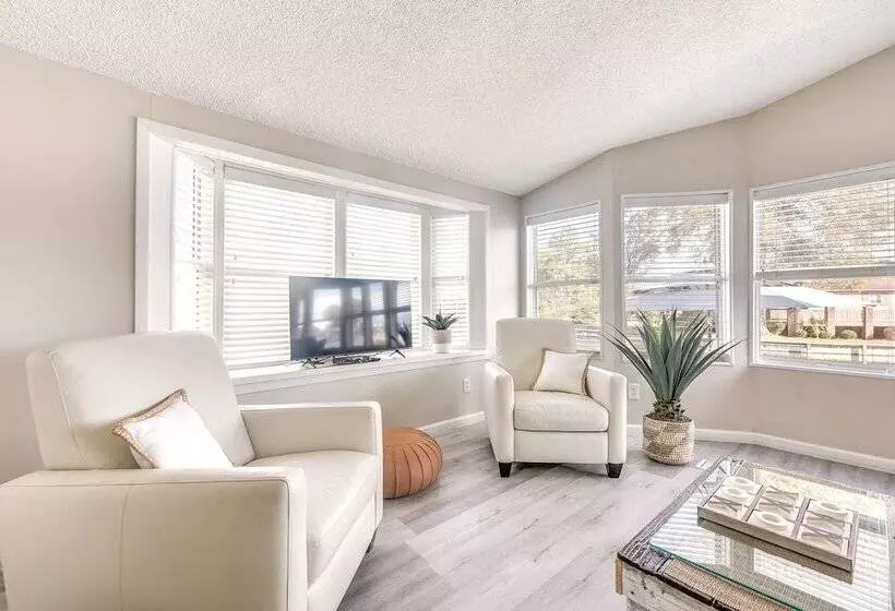 Deck & Pool Access: Myrtle Beach Getaway