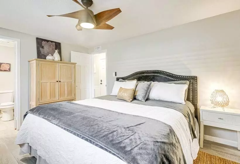 Deck & Pool Access: Myrtle Beach Getaway