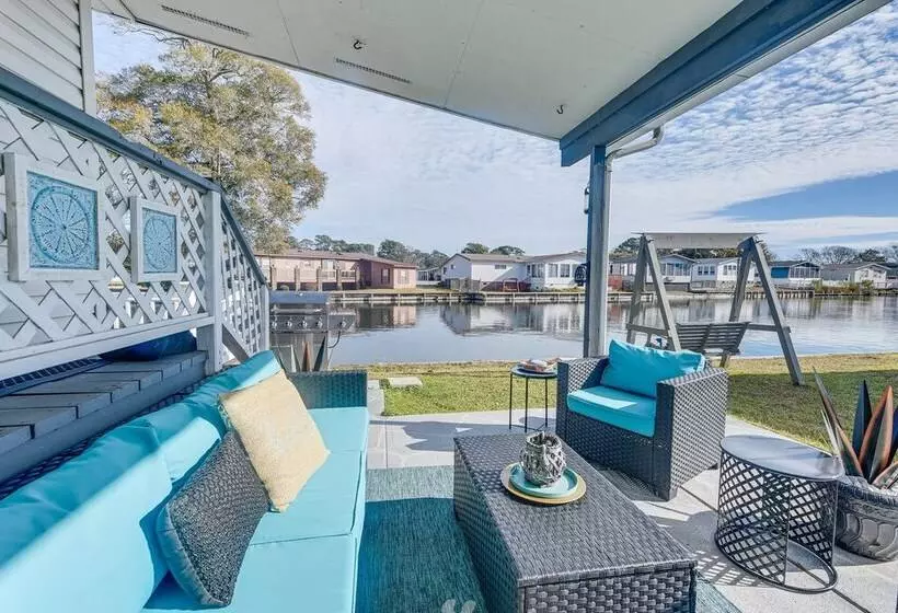 Deck & Pool Access: Myrtle Beach Getaway