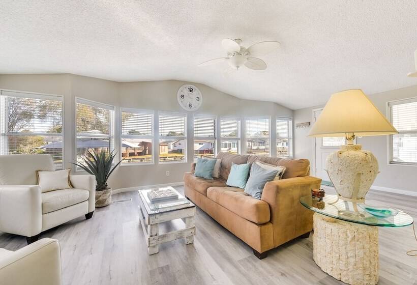 Deck & Pool Access: Myrtle Beach Getaway