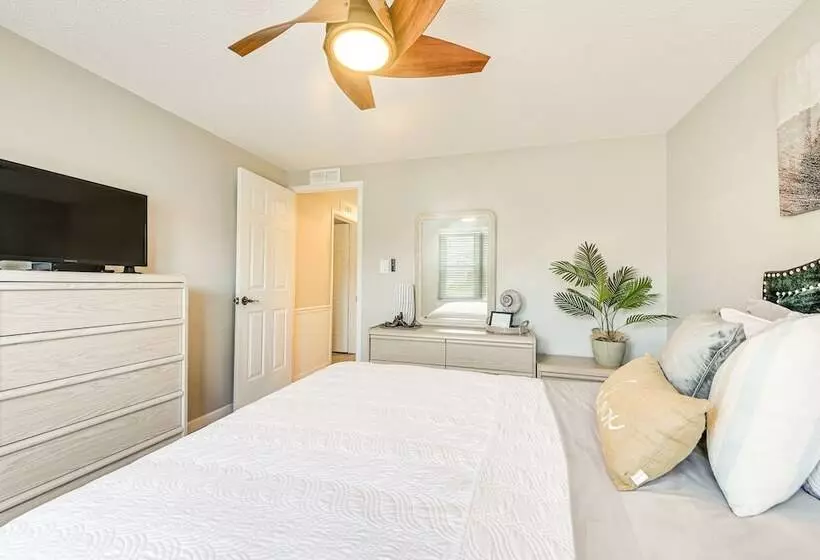 Deck & Pool Access: Myrtle Beach Getaway