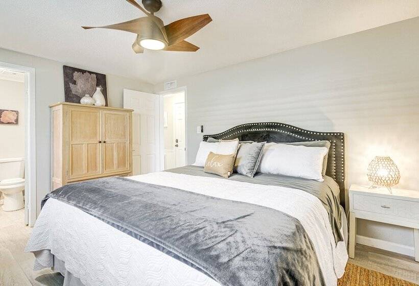 Deck & Pool Access: Myrtle Beach Getaway