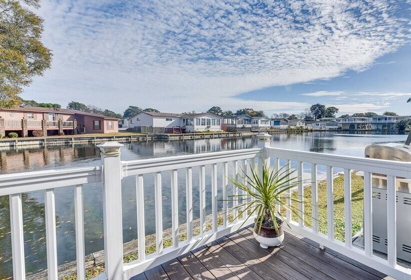 Deck & Pool Access: Myrtle Beach Getaway