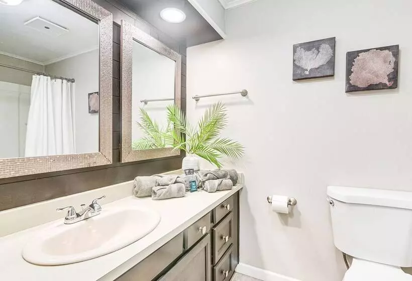 Deck & Pool Access: Myrtle Beach Getaway