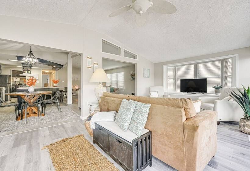 Deck & Pool Access: Myrtle Beach Getaway