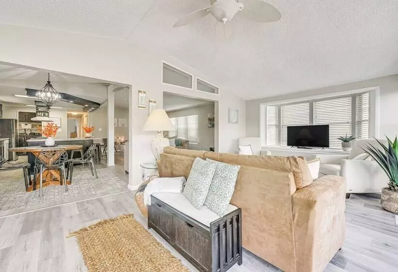 Deck & Pool Access: Myrtle Beach Getaway