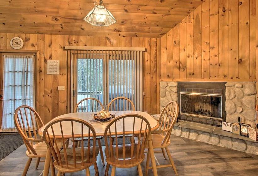 Lakeview Forest Cabin W/ Deck < 1/2 Mile To Beach!