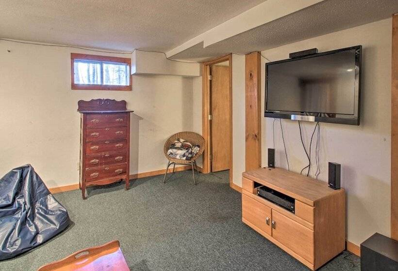 Lakeview Forest Cabin W/ Deck < 1/2 Mile To Beach!