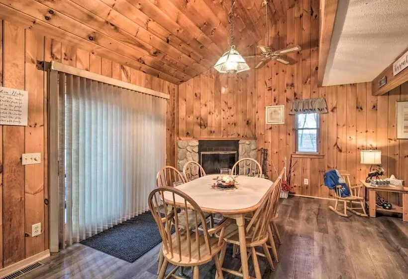 Lakeview Forest Cabin W/ Deck < 1/2 Mile To Beach!