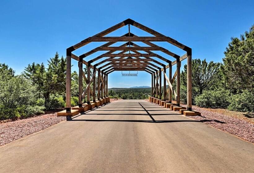 Hot Tub, Deck & Mtn View: Lavish Cabin In Pine!