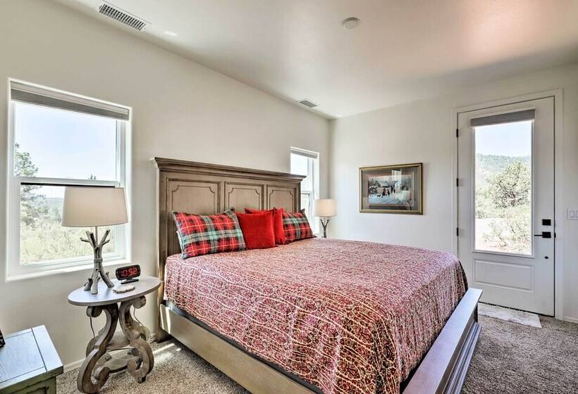 Hot Tub, Deck & Mtn View: Lavish Cabin In Pine!