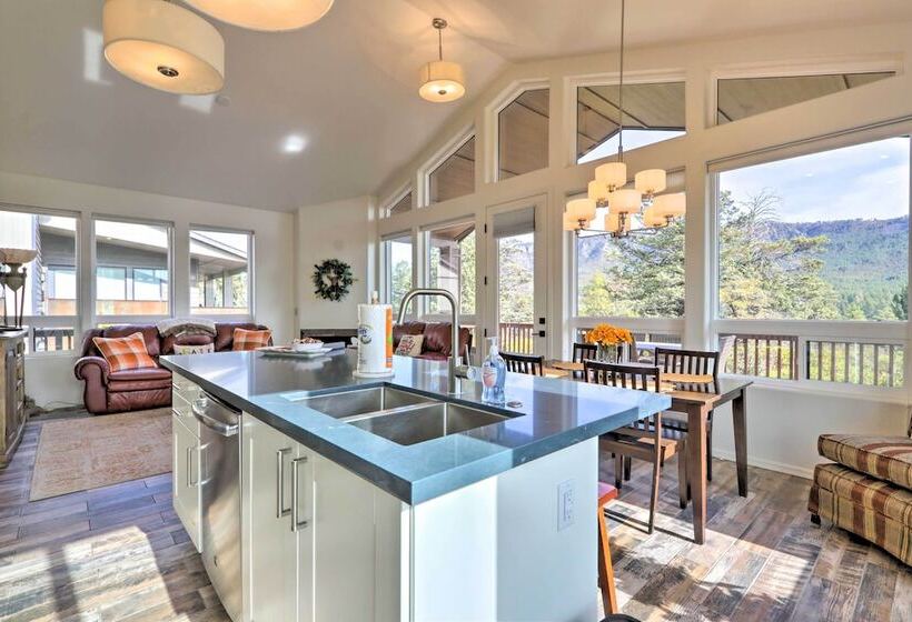 Hot Tub, Deck & Mtn View: Lavish Cabin In Pine!