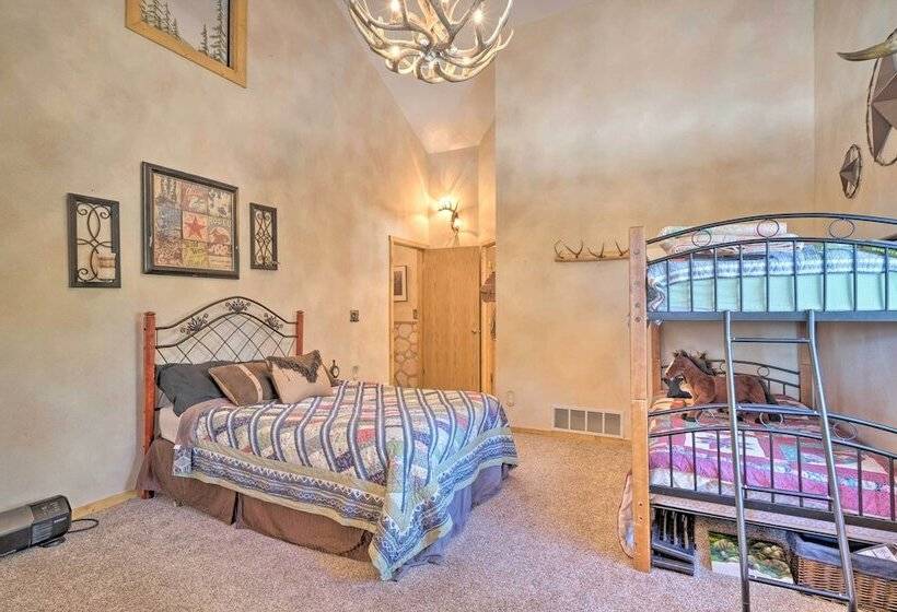 Log Cabin W/ Mountain Views ~ 30 Mi To Pikes Peak!