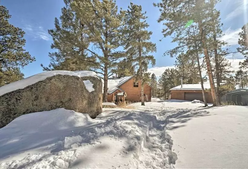 Log Cabin W/ Mountain Views ~ 30 Mi To Pikes Peak!