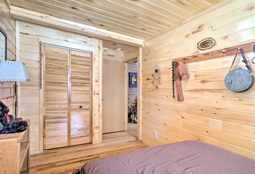 Log Cabin W/ Mountain Views ~ 30 Mi To Pikes Peak!