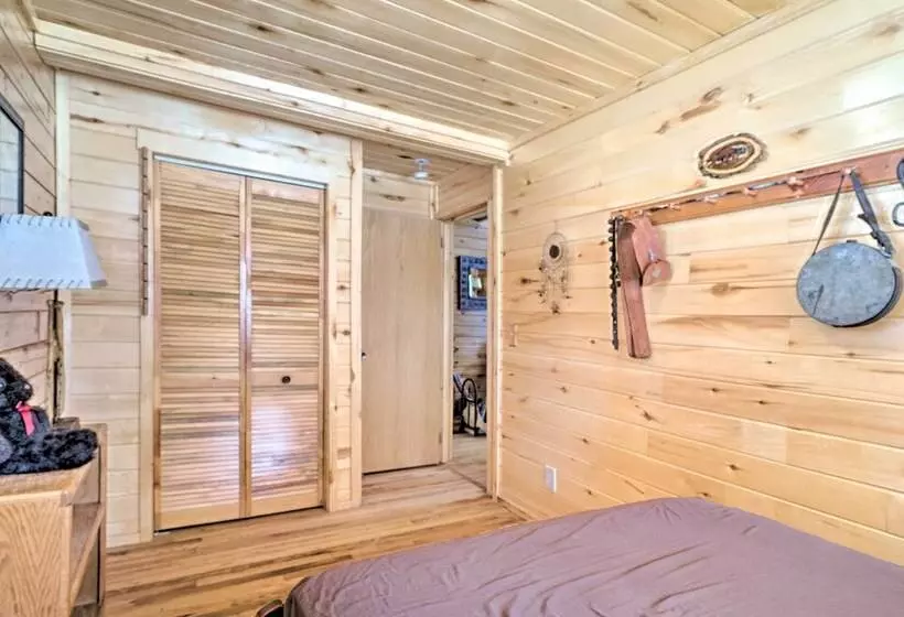 Log Cabin W/ Mountain Views ~ 30 Mi To Pikes Peak!