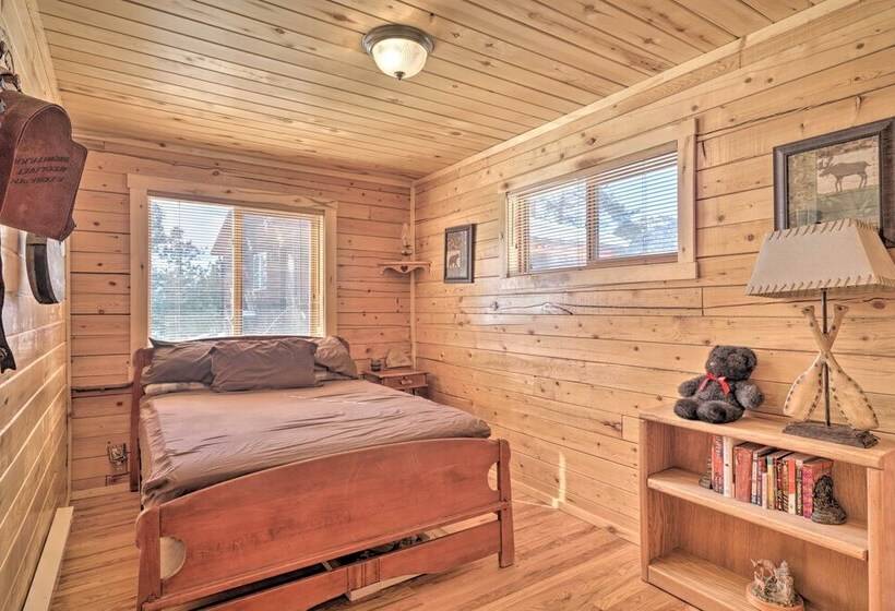 Log Cabin W/ Mountain Views ~ 30 Mi To Pikes Peak!