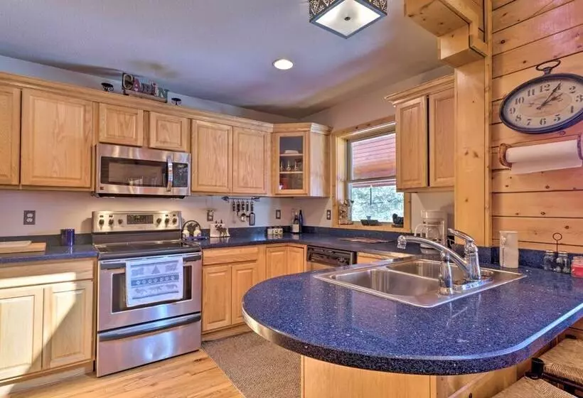 Log Cabin W/ Mountain Views ~ 30 Mi To Pikes Peak!