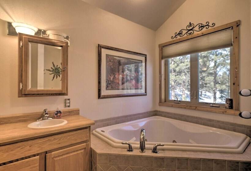 Log Cabin W/ Mountain Views ~ 30 Mi To Pikes Peak!